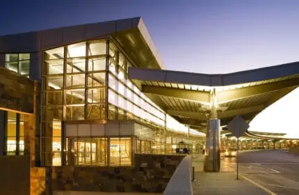 Will Rogers World Airport covered entrance/exit for passenger drop-off and pick-up