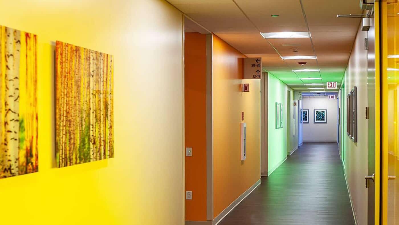 Advocate Medical Group - Oak Lawn Primary Care - Hallway Lit