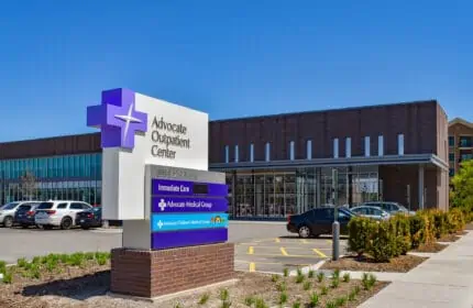 Advocate Medical Group - Oak Lawn Primary Care Exterior and Parking