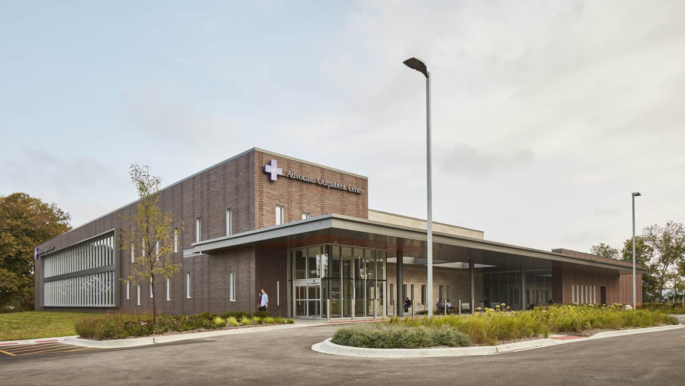 Advocate Medical Group - Des Plaines Outpatient Center - Exterior w/ Driveway