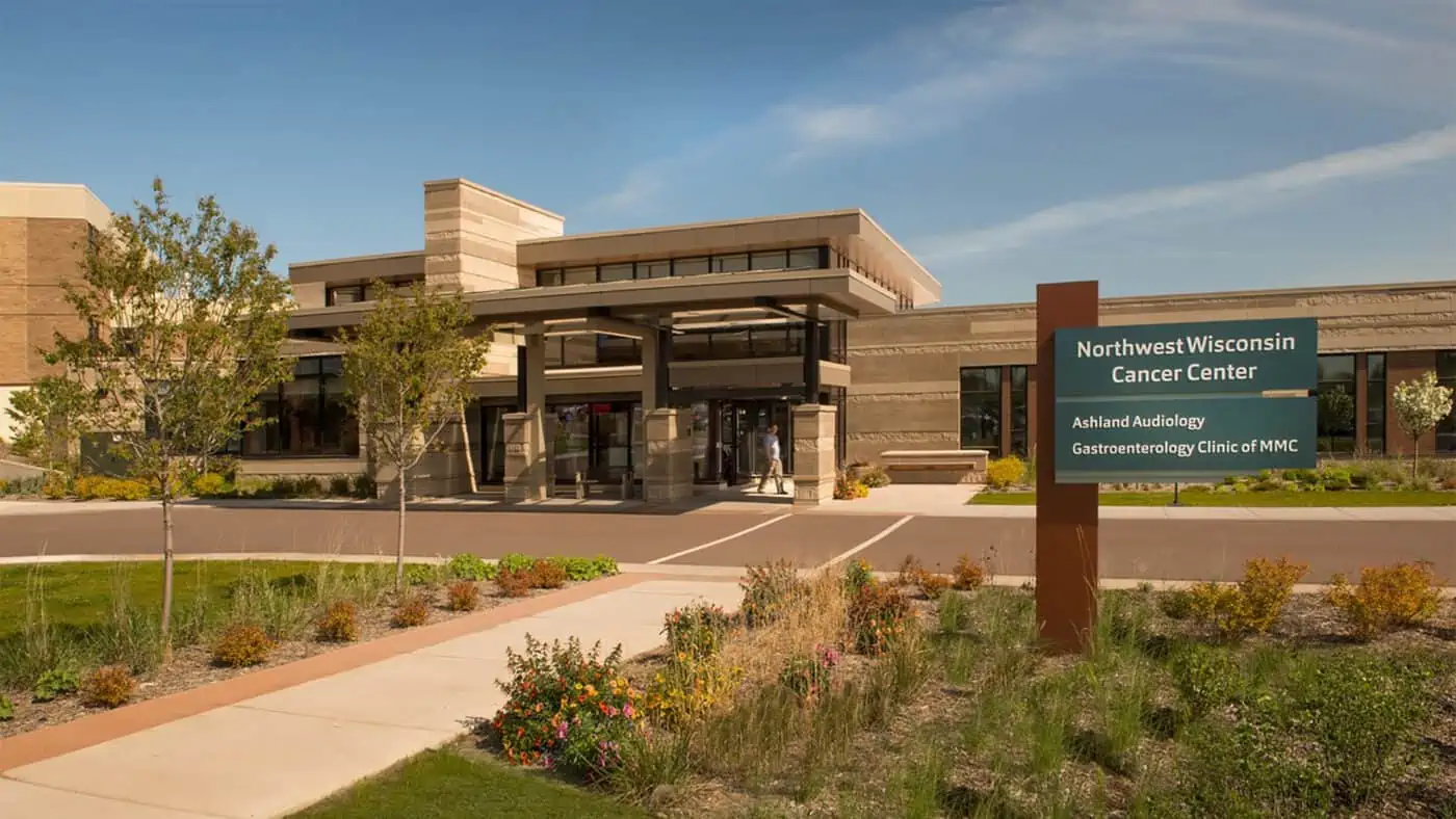 Essentia Health and Memorial Medical Center - Ashland Clinic and Cancer Center Exterior with Drive and Gardens