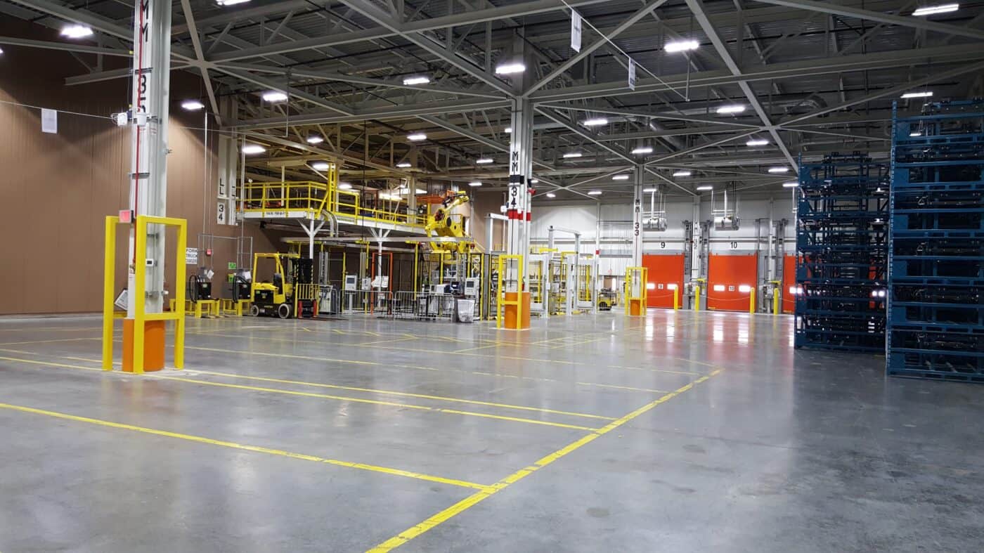 General Motors - Wentzville Body Shop Interior Concrete Floo, High Ceiling, Bay Doors, Observation Deck