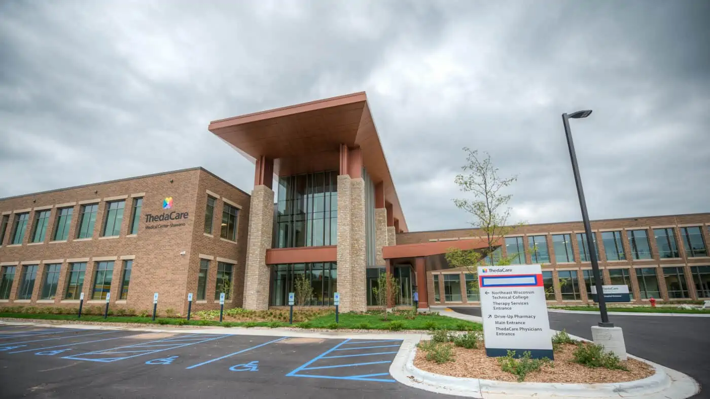 ThedaCare Medical Center - Shawano - Building Exterior Entrance and Parking