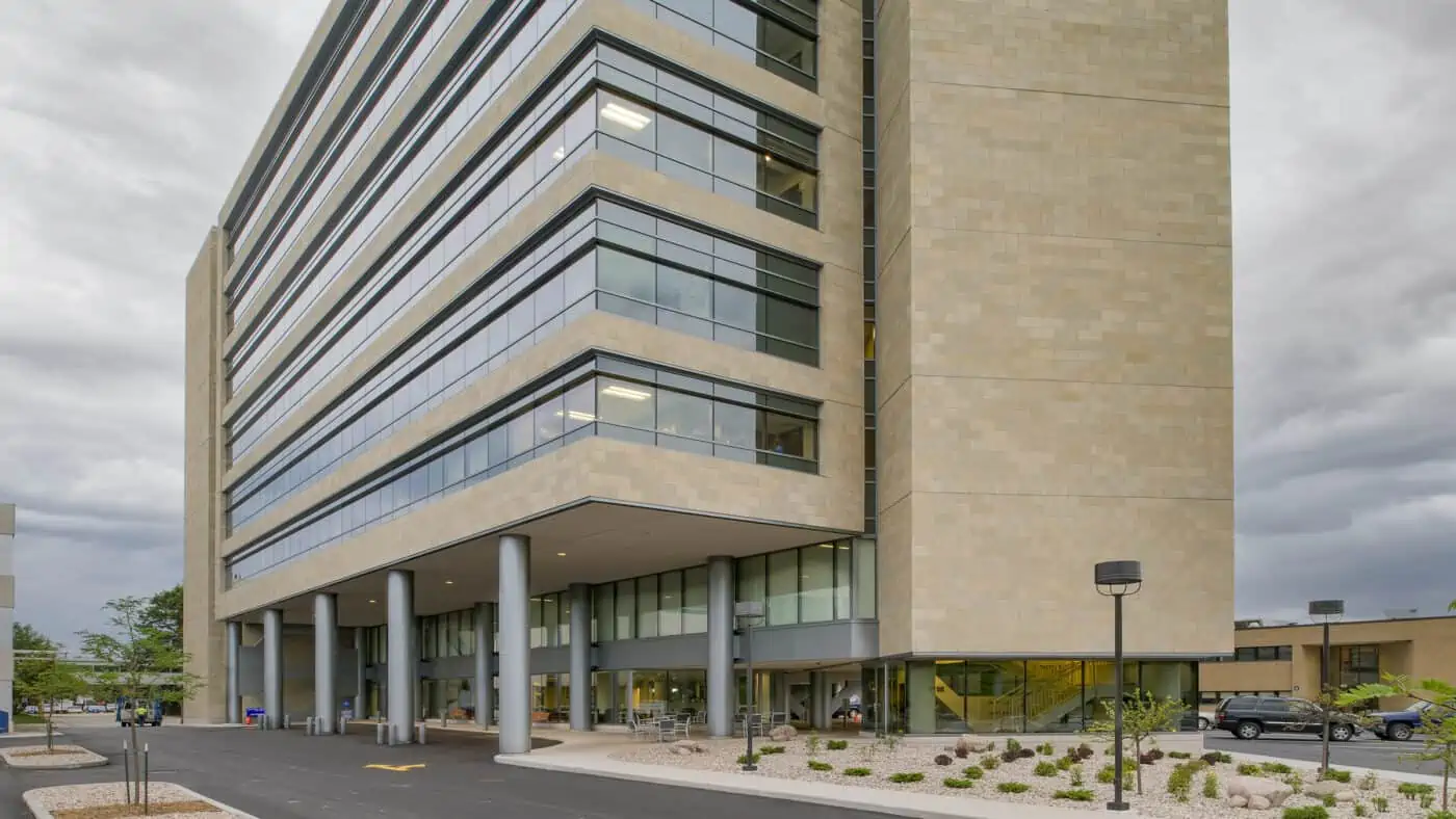 ThedaCare Regional Medical Center - Appleton Tower - Exterior View of Building Entrance, Drive, Parking