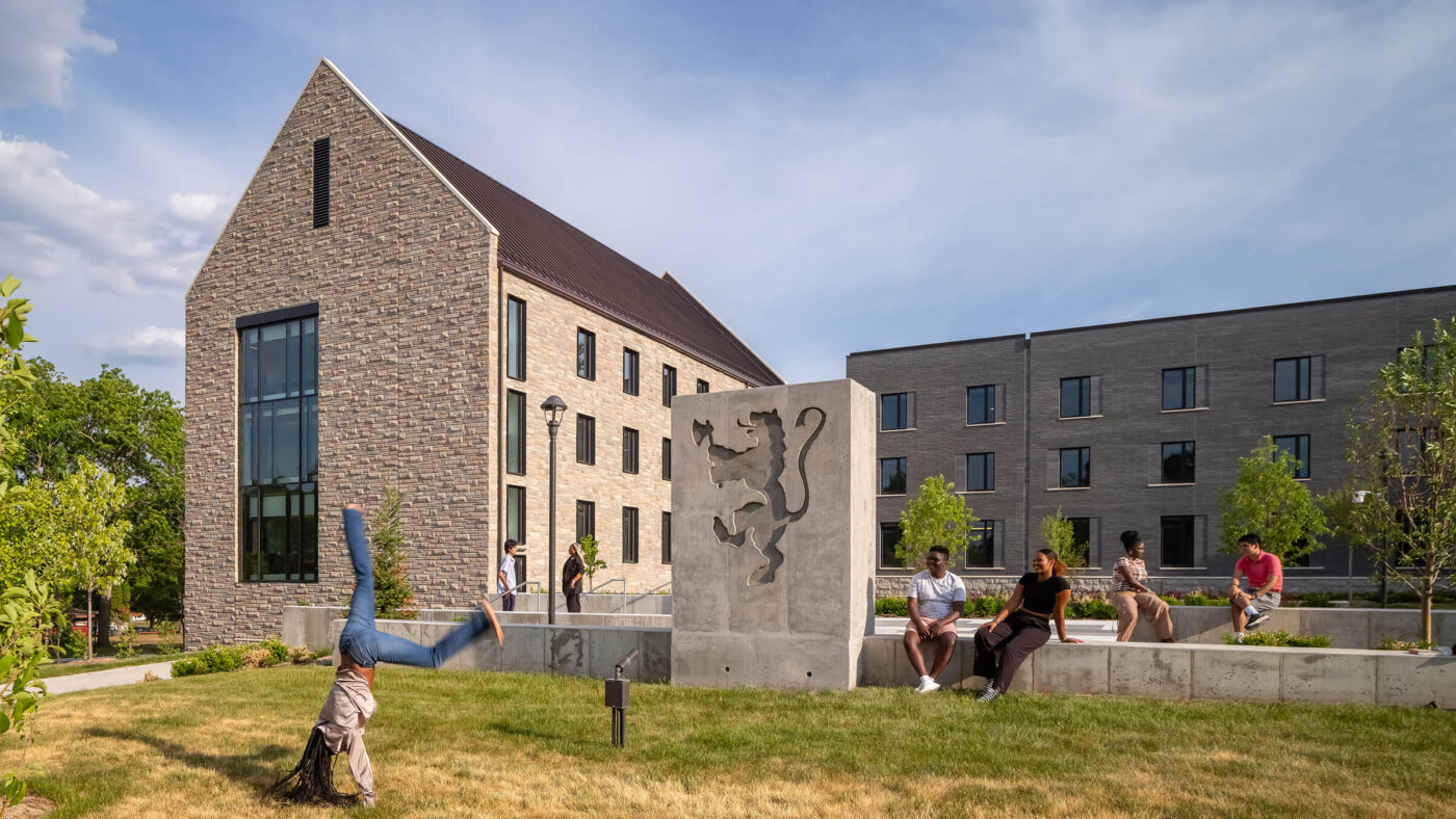Ole Avenue Residence Hall and Townhomes: Exterior